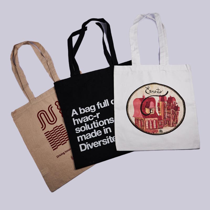 tre shopper in tale personalizzate con stampe